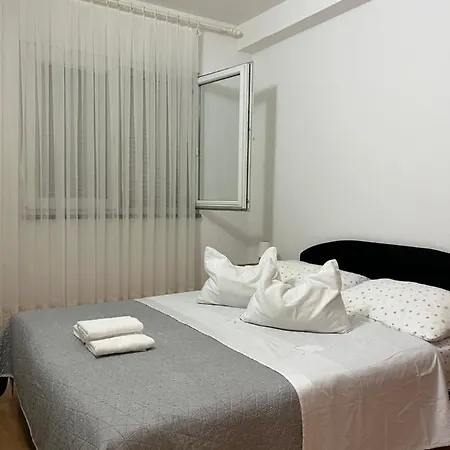 Dena Apartment Split