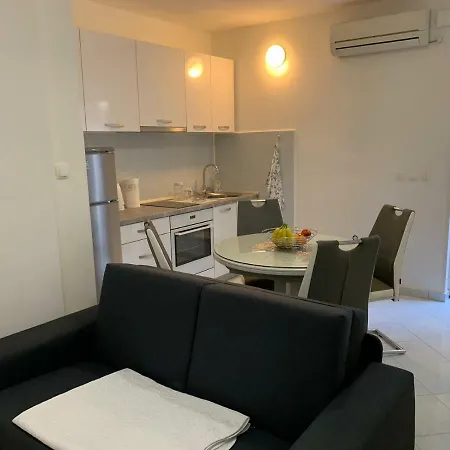 Dena Apartment *